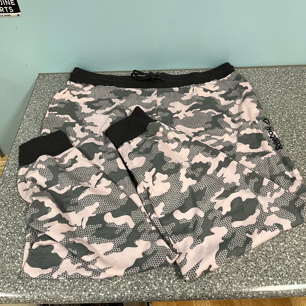 Ladies soft 2X Reebok sweat pants.
